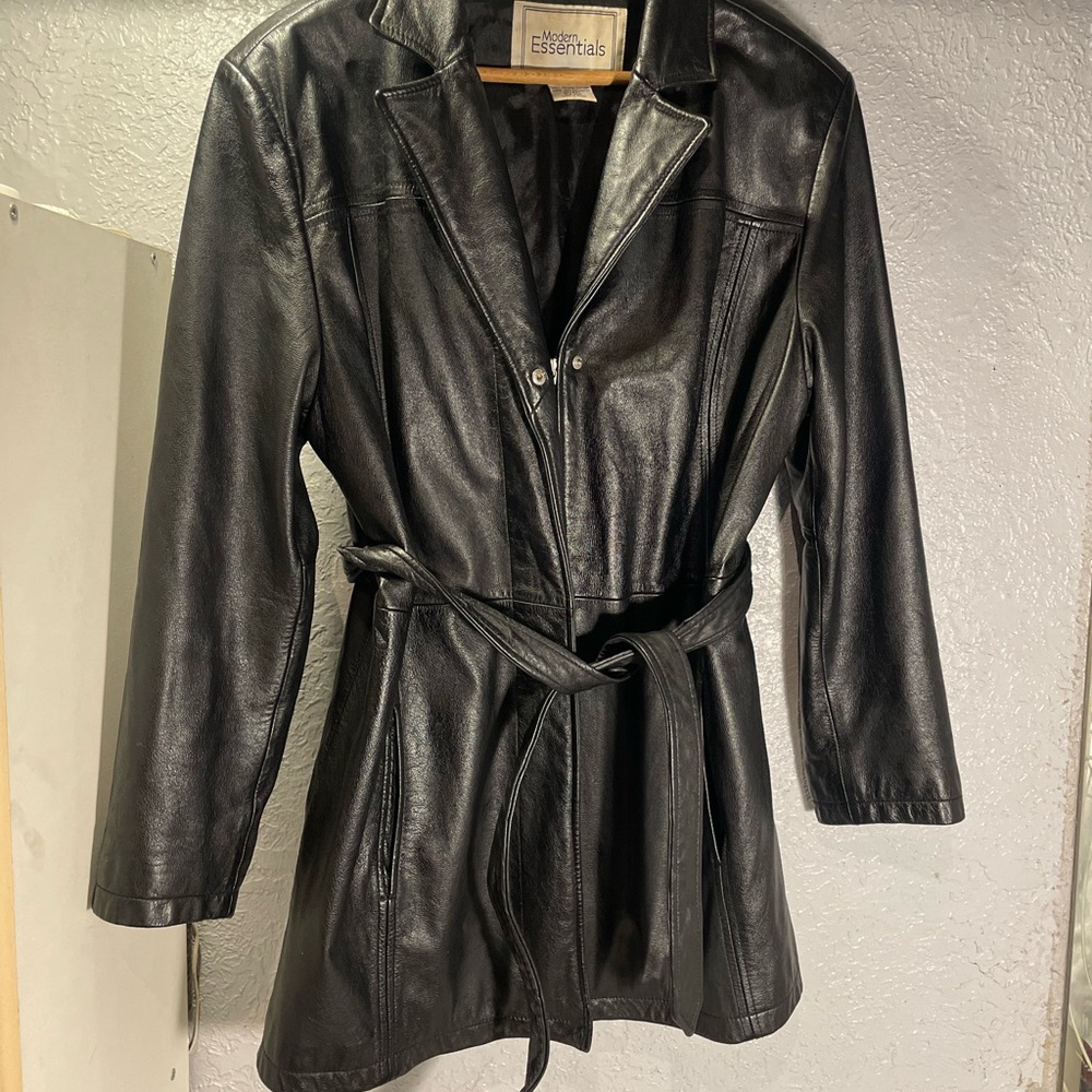 Modern Essentials Women's Black Leather Belted Jacket